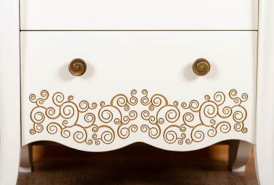 Прикроватная тумба белая с золотом 527.045.P фото Прикроватная тумба белая с золотом 527.045.P. Фото №2